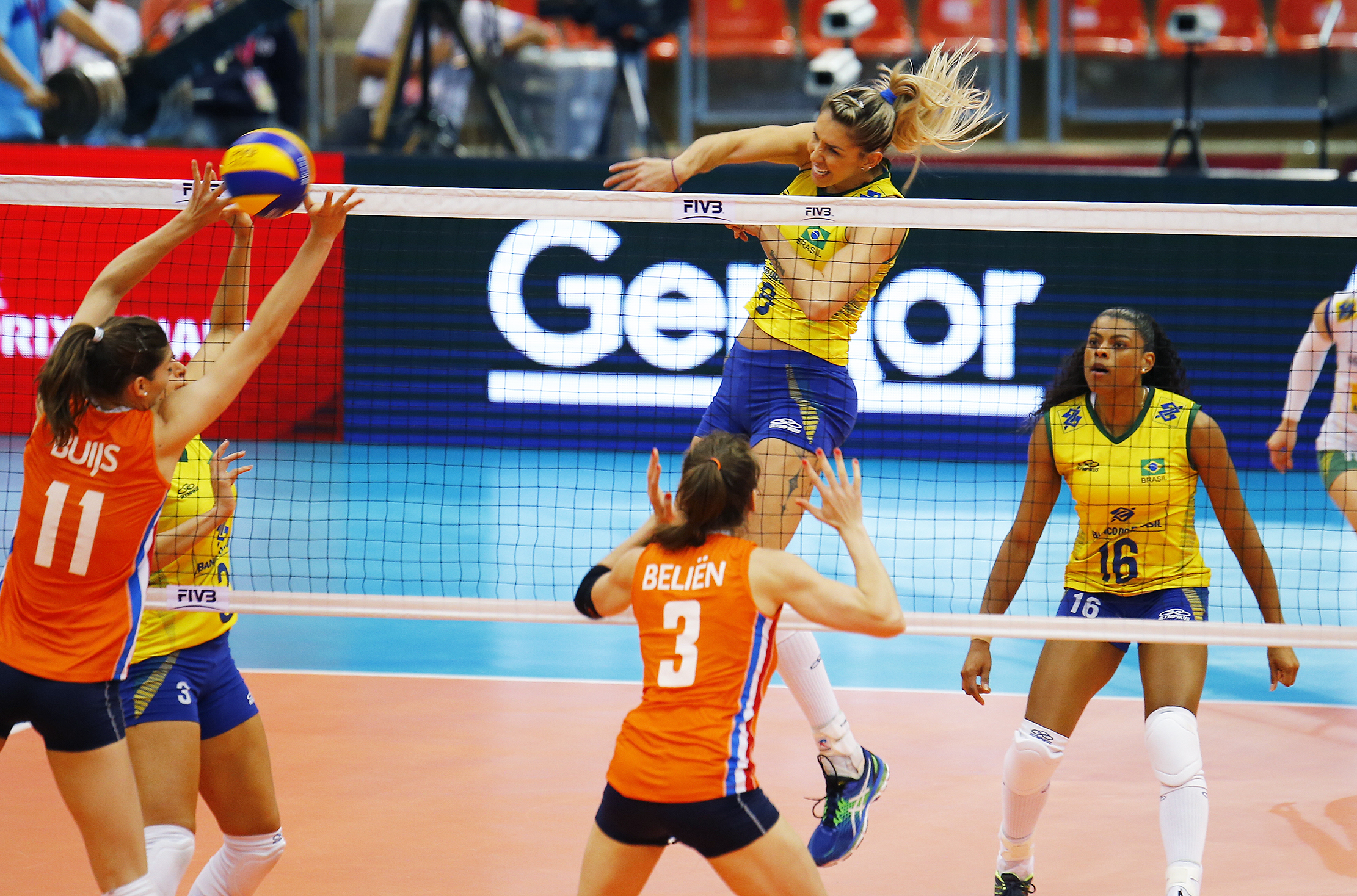 Brasil vence Holanda e fica mais próximo da fase final do Grand Prix