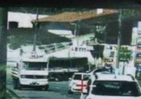 Radar flagra cachorro ‘dirigindo’ carro em rua e foto viraliza na internet