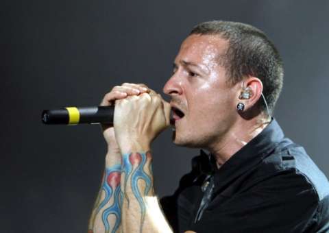 Um mês antes de suicídio, Chester Bennington recebeu bilhete com pedido do filho
