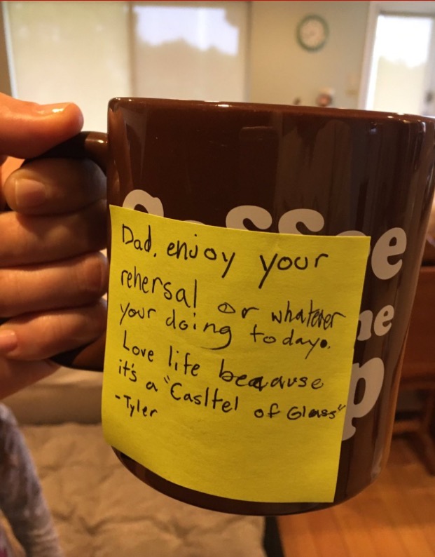  Um mês antes de suicídio, Chester Bennington recebeu bilhete com pedido do filho