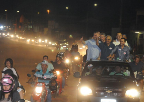 Amazonino é recebido com mega carreata e euforia em Humaitá