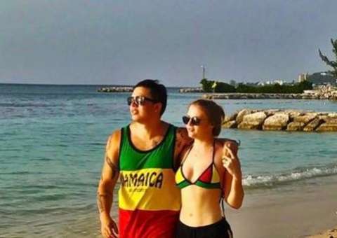 Noiva de Whindersson Nunes posta nova foto de biquíni e bumbum rouba a cena