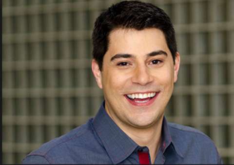 Evaristo Costa se pronuncia sobre suposta ida para Record e EUA após não renovar contrato