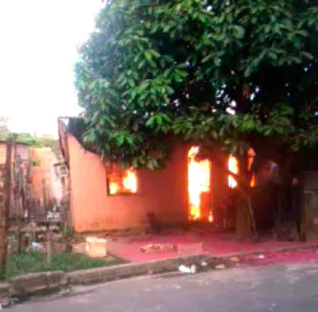 Homem descobre traição de esposa e incendeia casa em Manaus