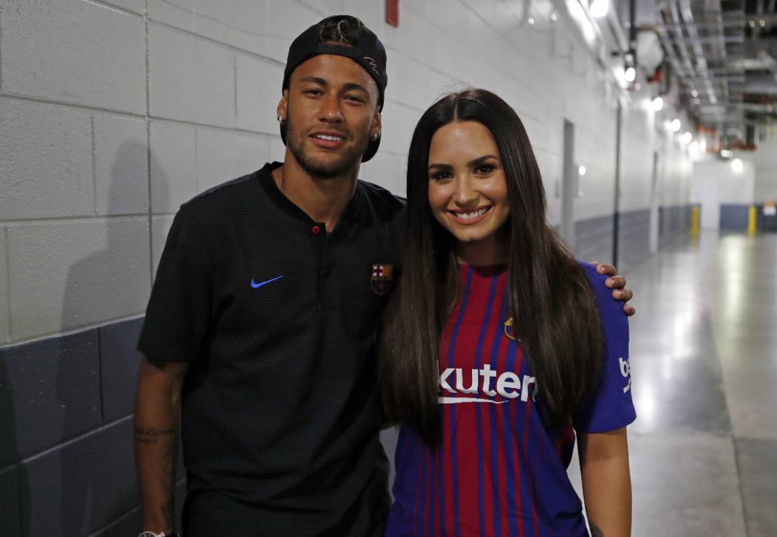  Depois de recadinho na internet, Demi Lovato e Neymar têm encontro e fãs piram