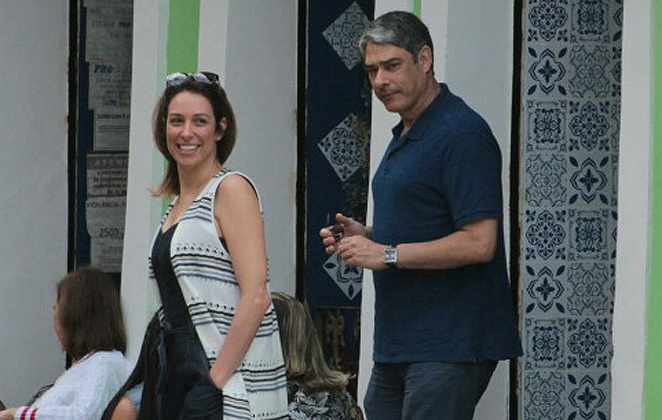 William Bonner sai em público pela primeira vez com a namorada