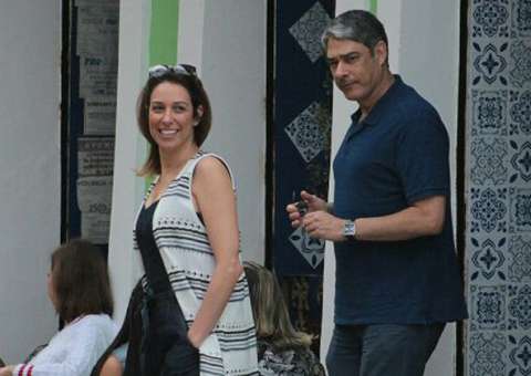 William Bonner sai em público pela primeira vez com a namorada