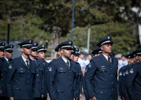 FAB abre inscrições para processos seletivos com remuneração de até R$ 8 mil