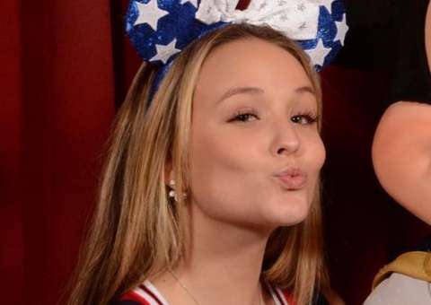 Larissa Manoela mostra interior de mansão nos EUA; atriz vai alugar para fãs por valor altíssimo 