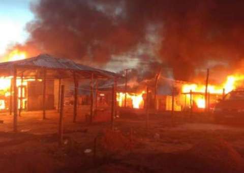 Polícia ainda não identificou suspeitos de incendiarem comunidade onde corpo de PM foi encontrado