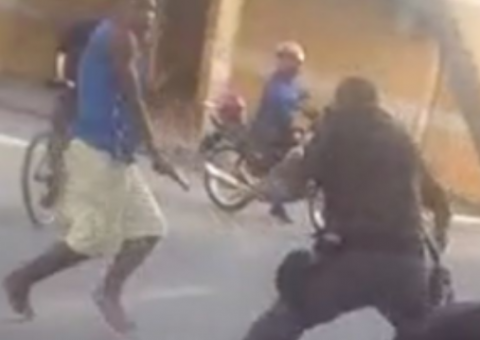 PM tem arma roubada por bandido durante abordagem em Manaus