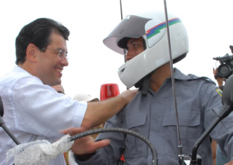 O caminho para melhorar a segurança pública é valorizar o policial, diz Eduardo