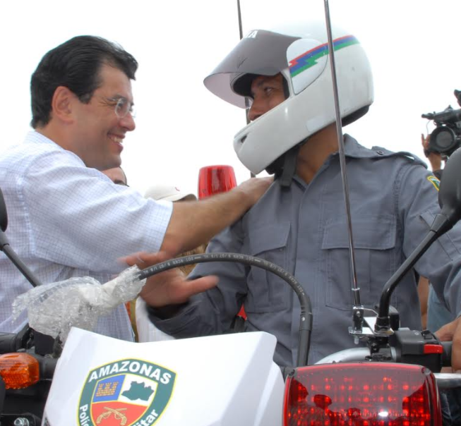 O caminho para melhorar a segurança pública é valorizar o policial, diz Eduardo