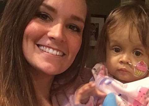 Babá doa órgão para salvar criança com doença terminal