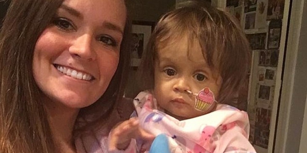 Babá doa órgão para salvar criança com doença terminal