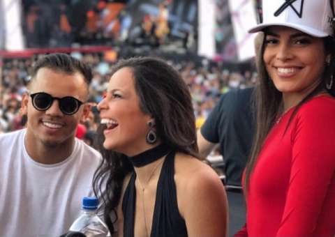 Amigo de Neymar se declara para Emilly e Mayla no dia do aniversário