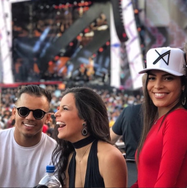 Amigo de Neymar se declara para Emilly e Mayla no dia do aniversário