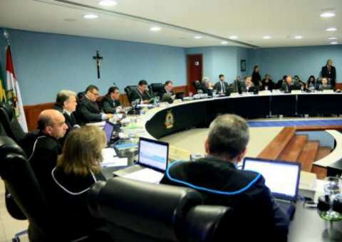 TCE julga contas do ex-prefeito de Itapiranga e mais 58 processos nesta terça