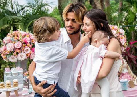 Felipe Simas e Mariana Uhlmann batizam filha. Veja fotos