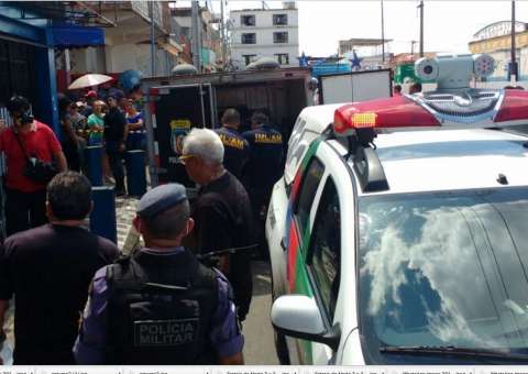 Com vísceras de fora, corpo de idoso é encontrado em Manaus