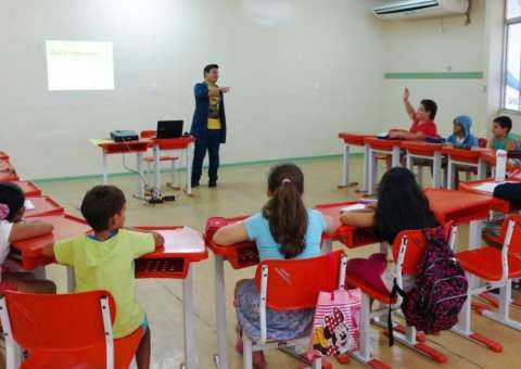 Sesc AM está com inscrições abertas para os cursos de Libras, Idiomas e EJA