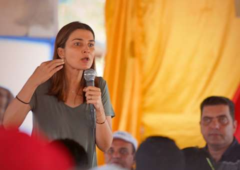 Para se manter na disputa, Rebecca muda de vice