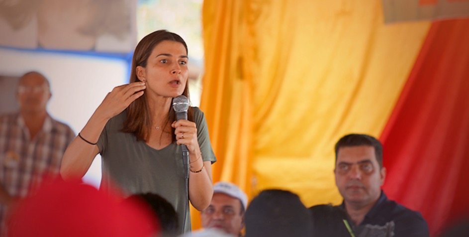 Para se manter na disputa, Rebecca muda de vice