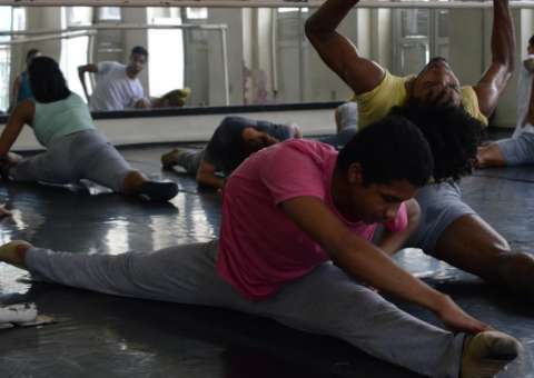 Balé Experimental do Corpo de Dança do Amazonas encena mais uma prévia de Plutão (Já foi planeta)