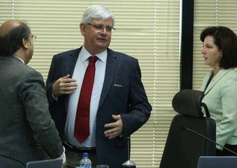 Em meio à crise fiscal e financeira, procuradores aprovam reajuste salarial de 16,7%  