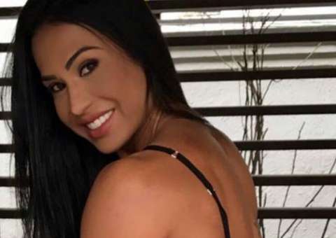   De quatro, Gracyanne Barbosa aprende rebolado 'enlouquece-marmanjo'