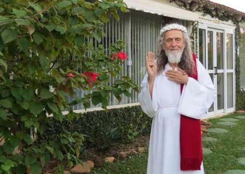 Inri Cristo afirma que mandar 'nudes' não é pecado e internautas 'piram'