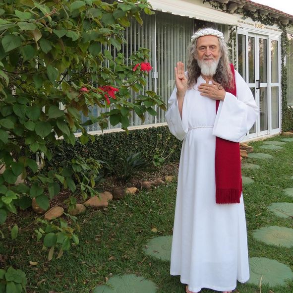 Inri Cristo afirma que mandar 'nudes' não é pecado e internautas 'piram'