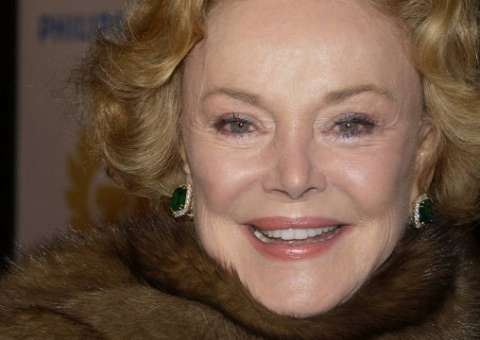 Aos 90 anos, viúva de Frank Sinatra, morre na Califórnia