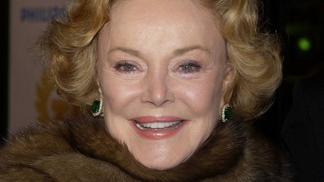 Aos 90 anos, viúva de Frank Sinatra, morre na Califórnia