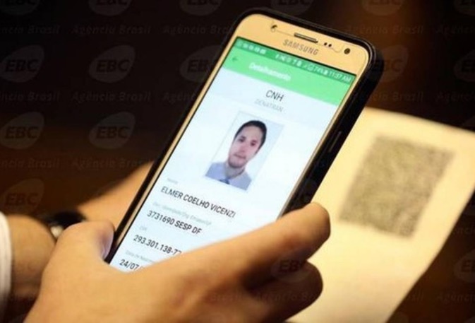 CNH terá versão eletrônica, com aplicativo, a partir de 2018 