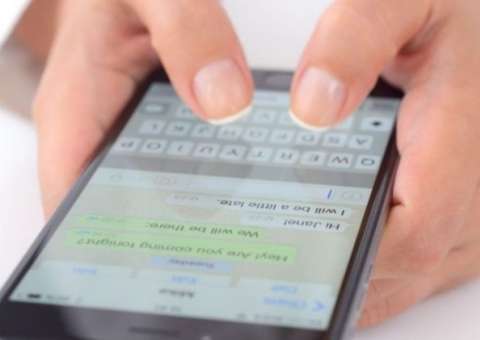 Traída, esposa espalha conversa do marido no trabalho da amante 