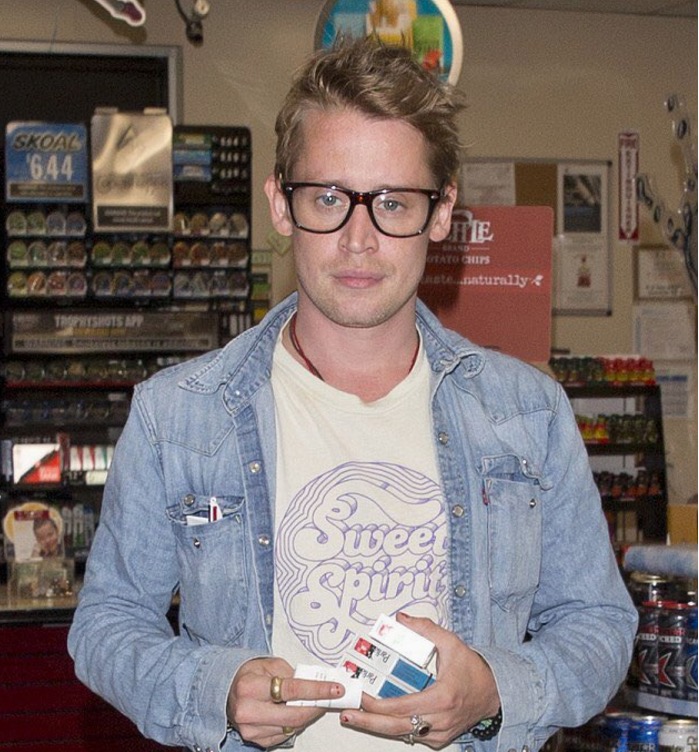 Macaulay Culkin impressiona ao aparecer de visual novo