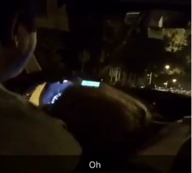Passageiro filma motorista do Uber recebendo sexo oral durante corrida