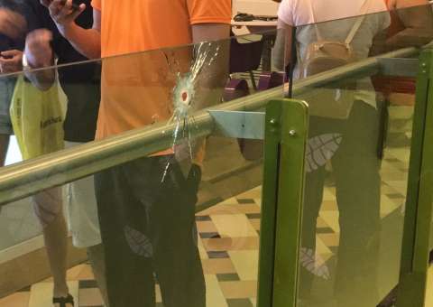 Trio atira para todos os lados durante assalto no Manauara Shopping; Veja novas fotos