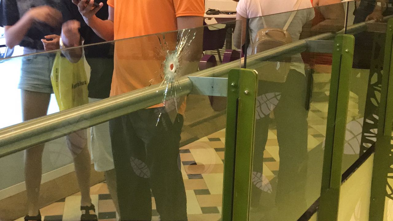 Trio atira para todos os lados durante assalto no Manauara Shopping; Veja novas fotos