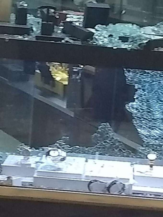 Assalto no Shopping Manauara repercute na web e é um dos principais assuntos do momento