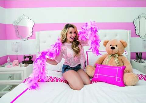 Mansão de Larissa Manoela nos EUA tem até cinema. Veja novas fotos