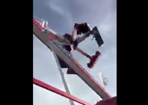 Vídeo mostra pessoas caindo de brinquedo em parque nos EUA 