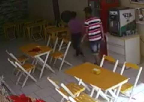 Assaltante da sorveteria é entregue a polícia pela mãe mas afirma que não estuprou funcionária