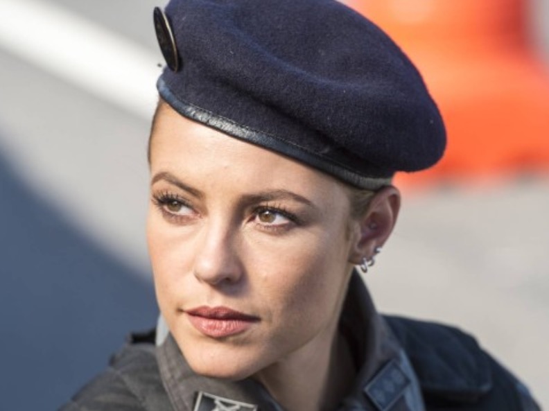 ‘A Força do Querer’: Jeiza leva tiro de fuzil a mando de Rubinho