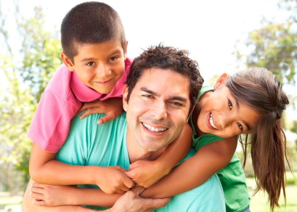 Shopping em Manaus presenteia Pais com relógio de pulso