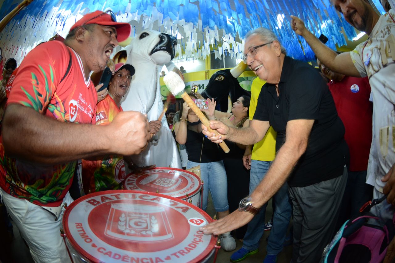 Milhares de parintinenses participam de carreata em apoio a Amazonino Mendes