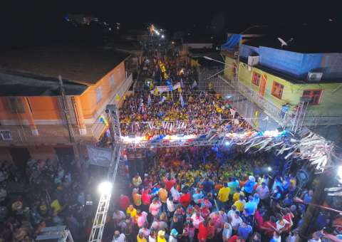 Milhares de parintinenses participam de carreata em apoio a Amazonino Mendes