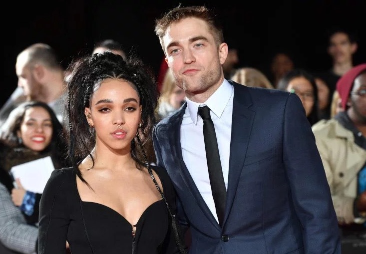 Robert Pattinson, de Crepúsculo, anuncia noivado com cantora