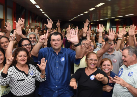 Eduardo Braga apresenta propostas para profissionais da saúde